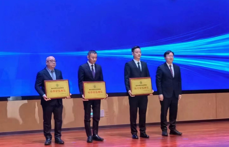 我公司董事长于永进当选为第一届青商会名誉会长