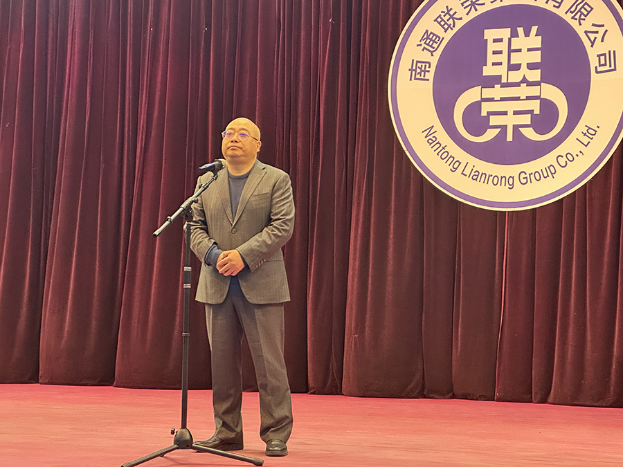 龙去蛇来岁月迁、心怀憧憬话新年