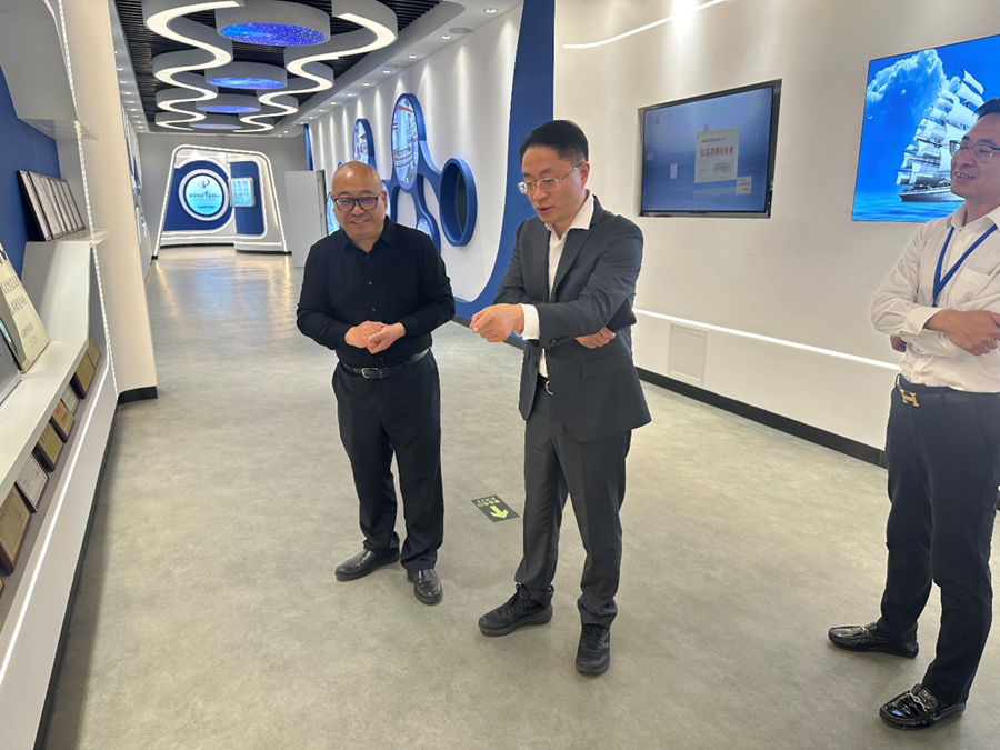 3月25日江苏省苏商会常务副会长俞文勤、苏商会苏中中心主任周丽君、高级主管俞俊午莅临必赢3003no1线路检测中心